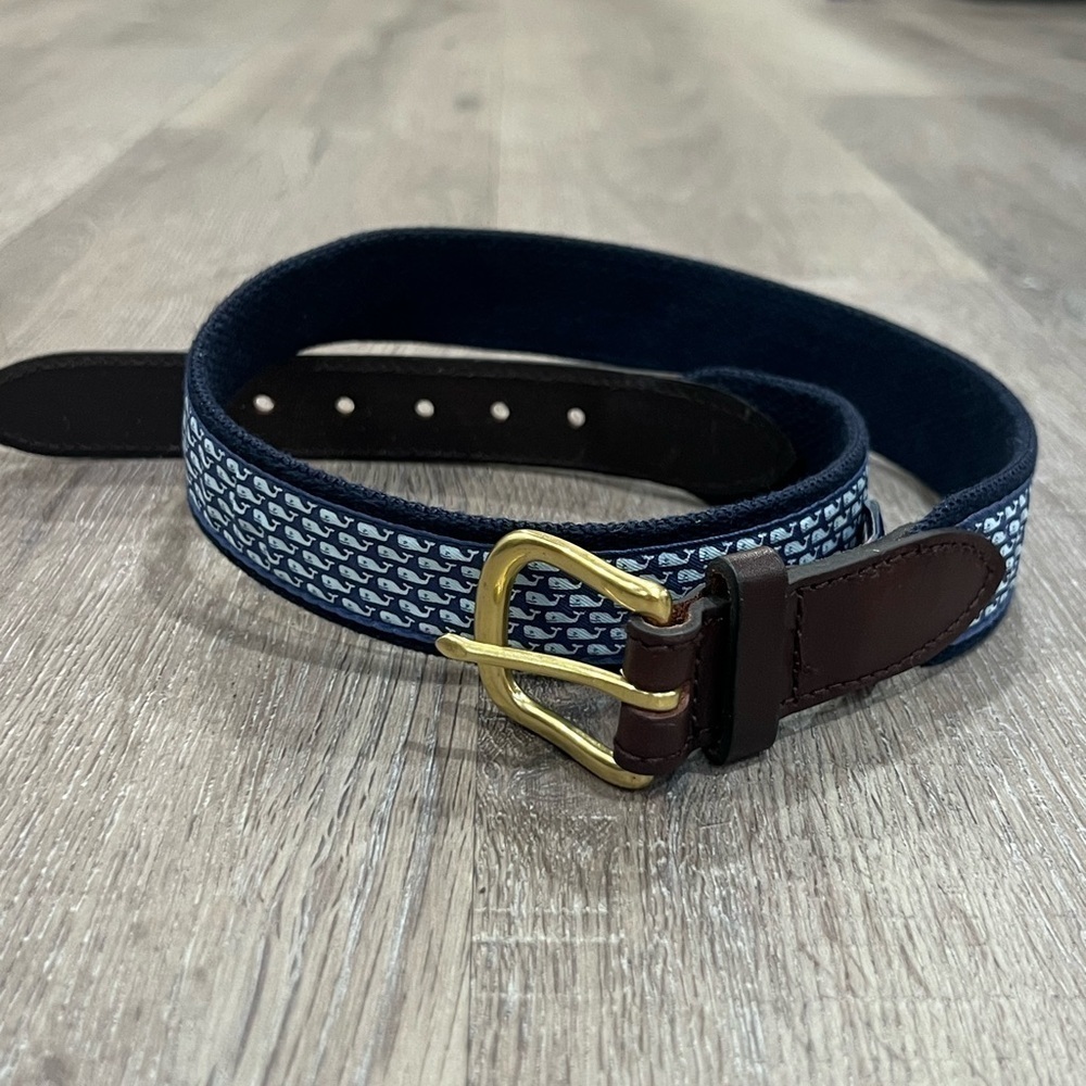New? Vineyard Vines Size 30 Classic Whale Print Navy Canvas and Leather Belt